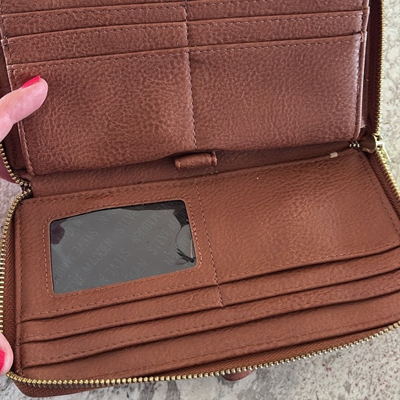 Brown Steve Madden cognac wristlet/wallet - Picture 5 of 8